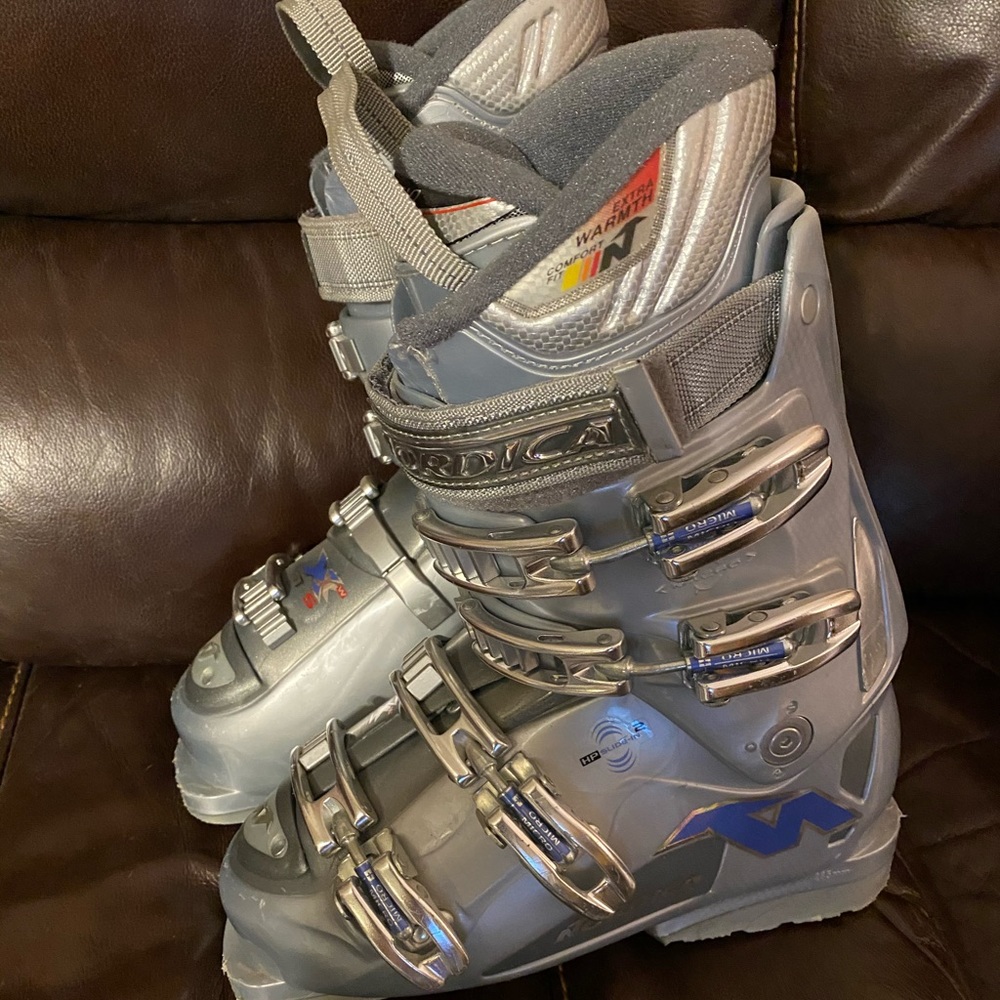 Women’s Nordica ski boots women’s size 24.0-24.5